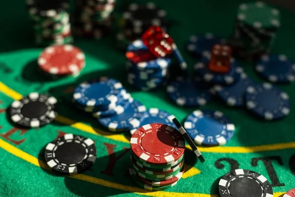 sarjanaslot live-dealer blackjack and roulette tables displayed on mobile